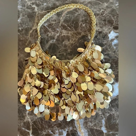 La Regale gold wristlet. - Picture 1 of 3
